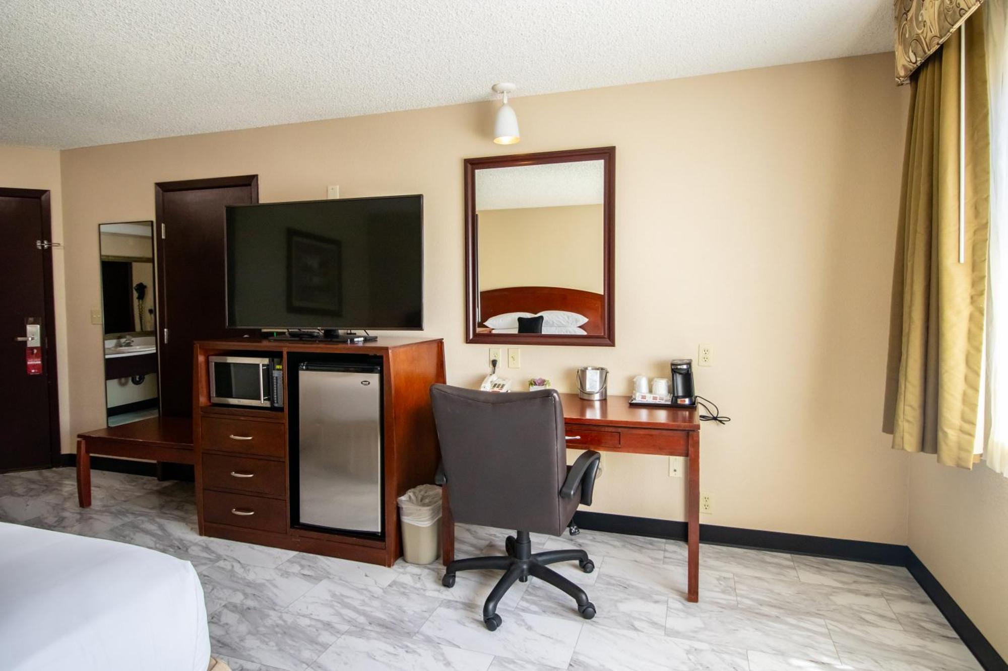 Red Lion Inn & Suites Vancouver Exteriör bild