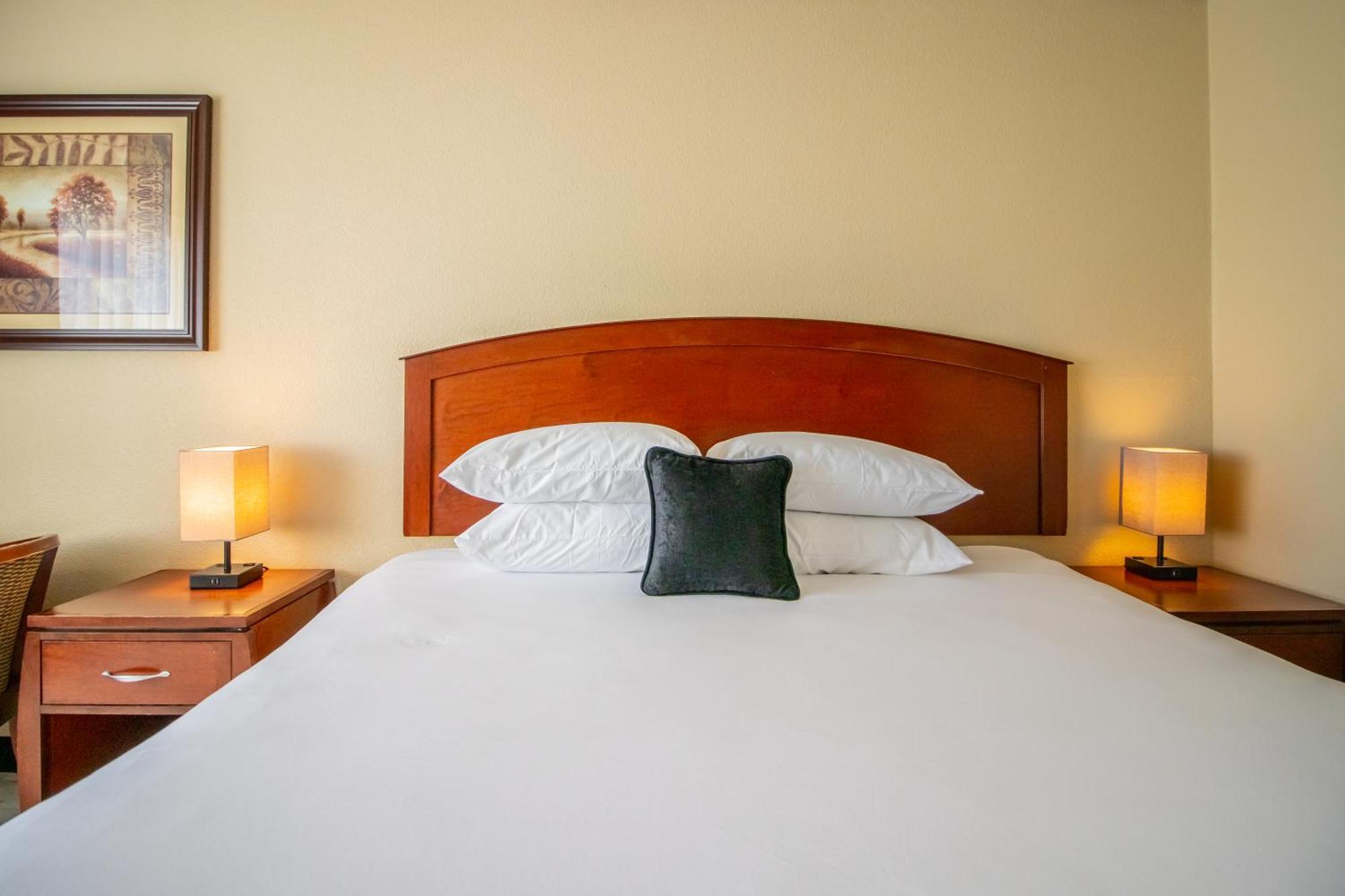 Red Lion Inn & Suites Vancouver Exteriör bild