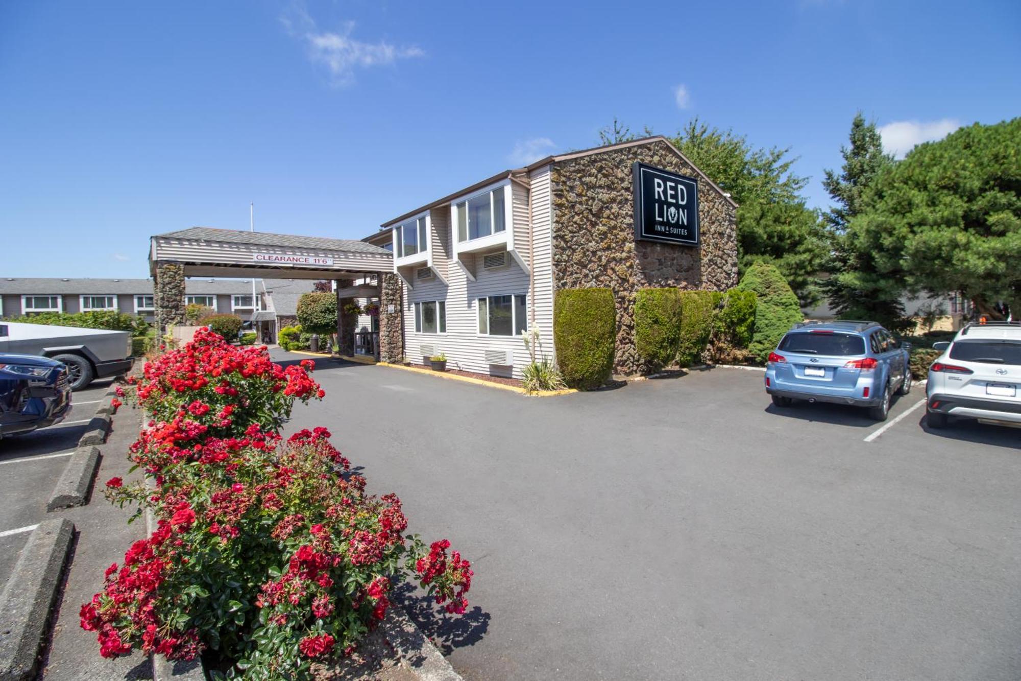 Red Lion Inn & Suites Vancouver Exteriör bild