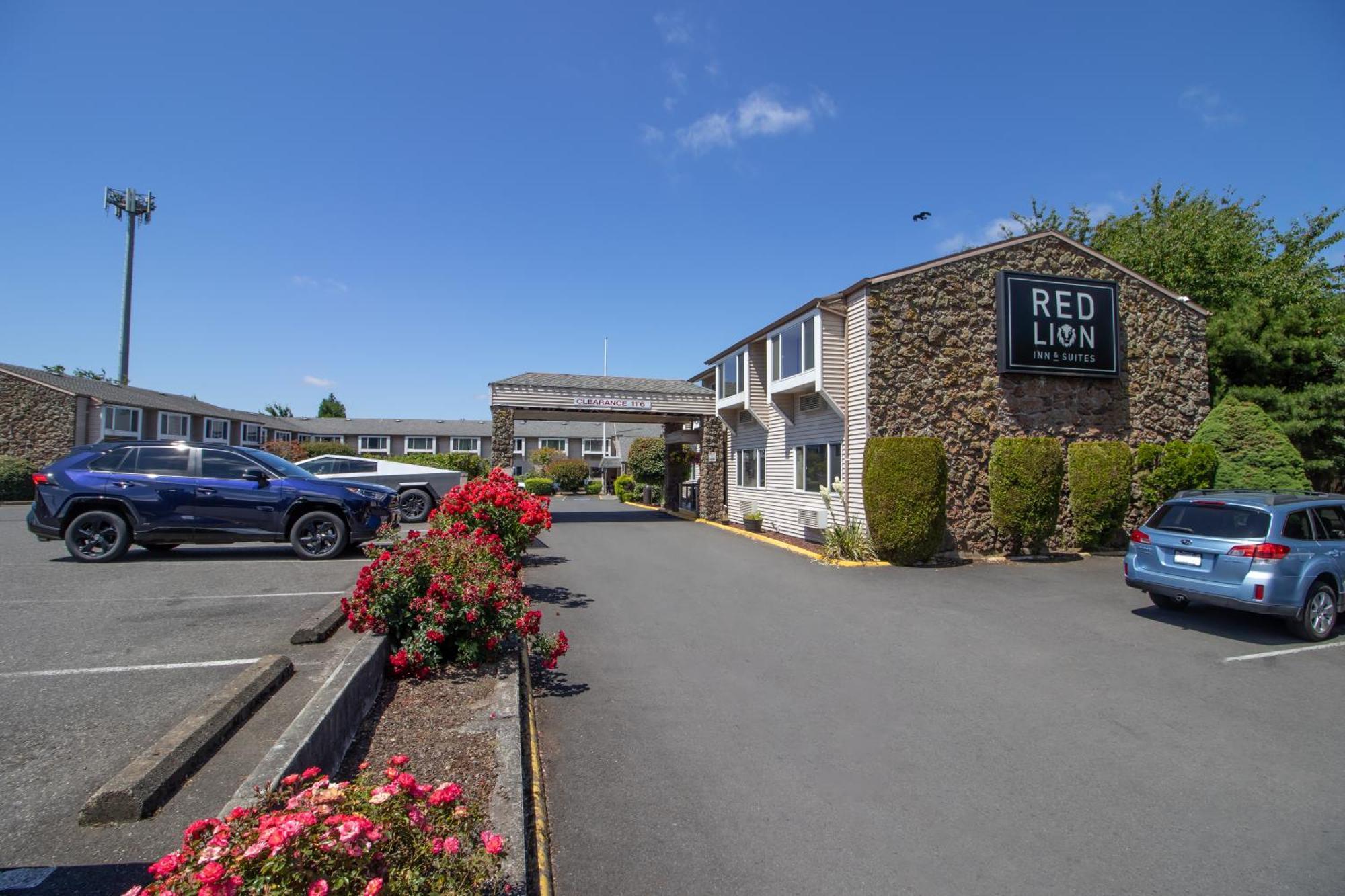 Red Lion Inn & Suites Vancouver Exteriör bild