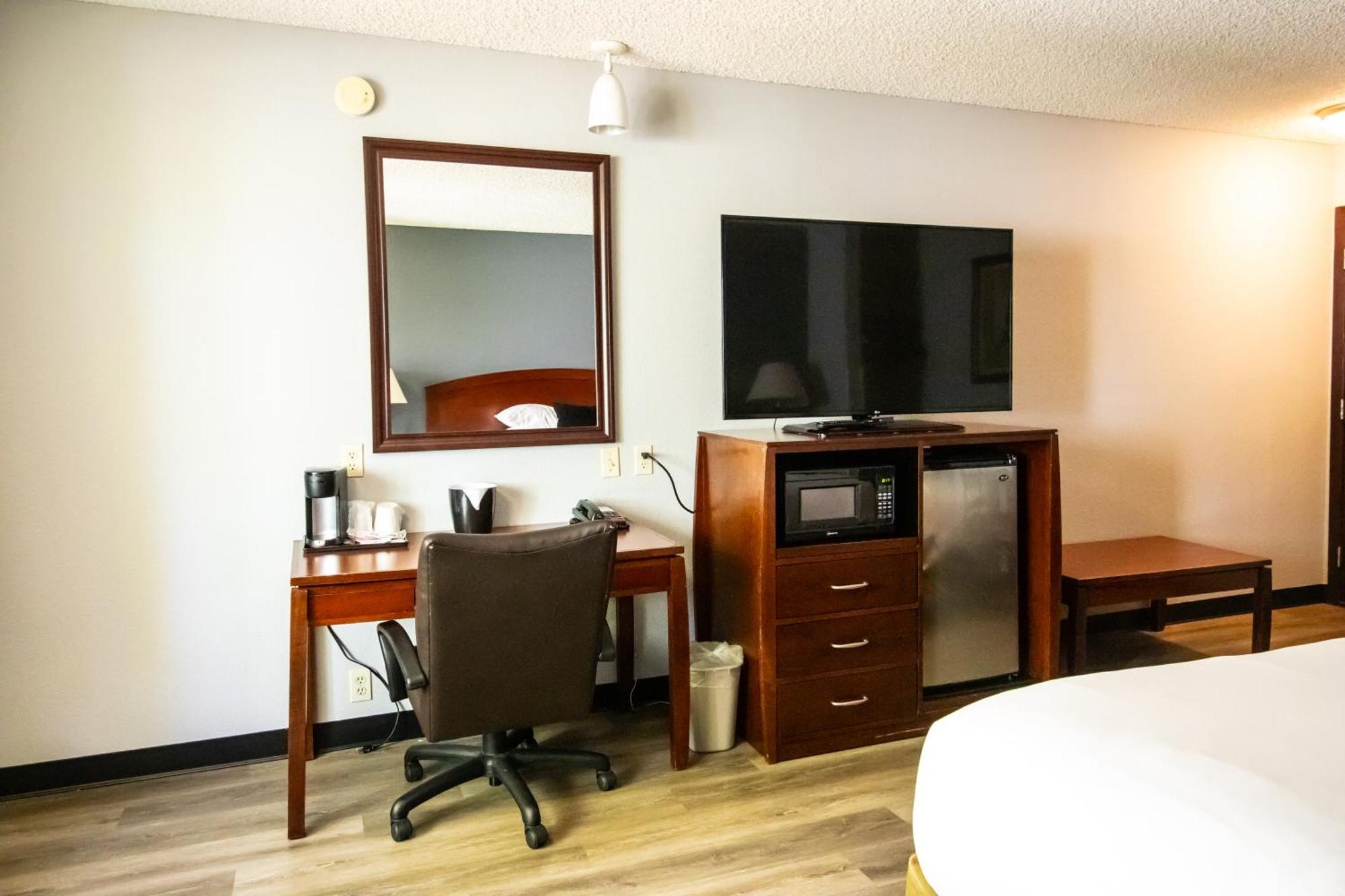 Red Lion Inn & Suites Vancouver Exteriör bild