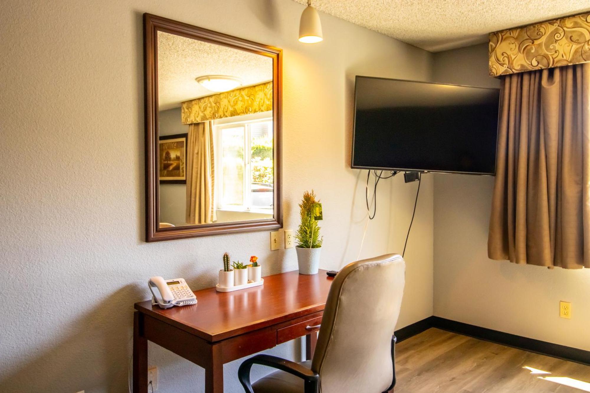 Red Lion Inn & Suites Vancouver Exteriör bild